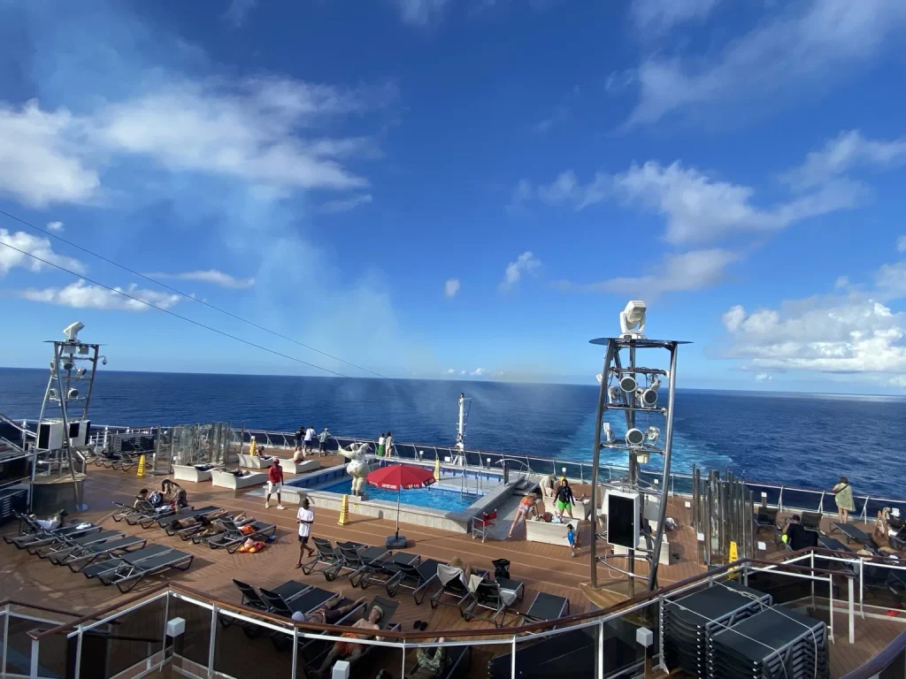 MSCベリッシマの屋外プール